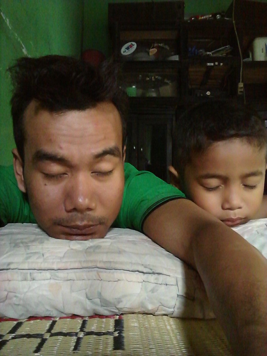 aji_ian's tweet photo. I mizz u..i luve u..... https://t.co/iWbOmxs2OP