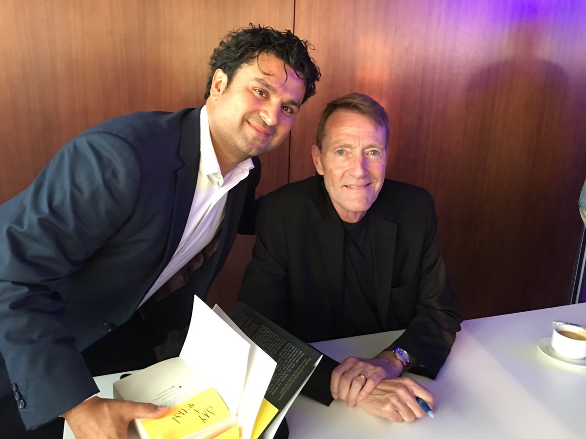 BarchhaNeel's tweet photo. Even Lee Child noticed the #harrisandhoward suit. https://t.co/gOJvYdP9jk
