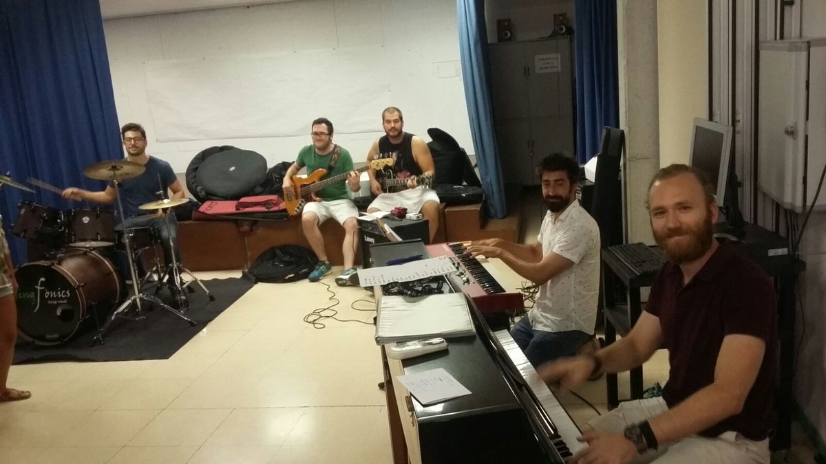 singfonics's tweet photo. Avui hem tingut assaig amb els músics suplents, que ens acompanyaràn en els pròxims concerts d'estiu! #singfonics #estiusingfonic https://t.co/nSAwRbAIOa