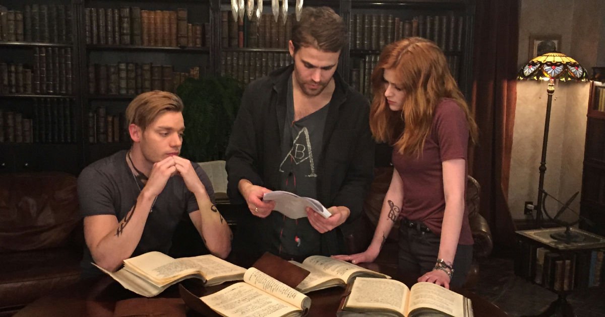 KatherincGrace's tweet photo. In the light of episode 16 (and @TheTridentFake's wonderful work as director), here's a few photos of the team, behind the scenes! Enjoy! https://t.co/LevYX4Sg2G