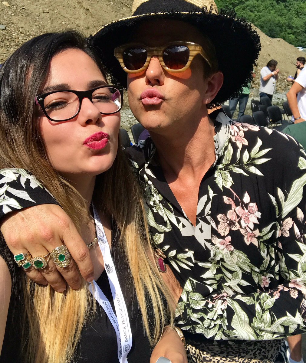 anelepop's tweet photo. The best experience I have ever had as a fashion blogger until now @feericfashion ! Thank you! See you next year! 💞 #feelfeeric https://t.co/ItvaKIj4LJ