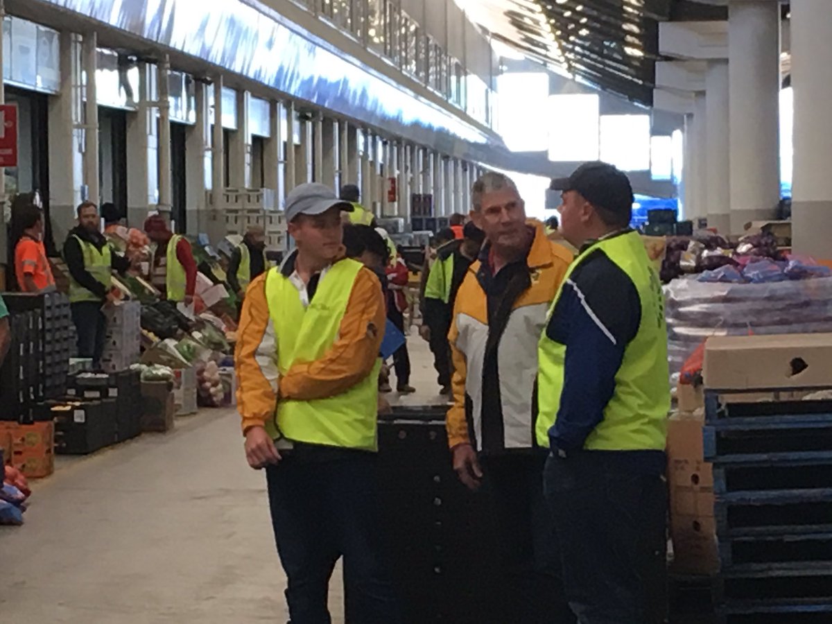 LVGrowers_Inc's tweet photo. Two young growers in discussion with a wholesaler. https://t.co/dVYFRB7VbG