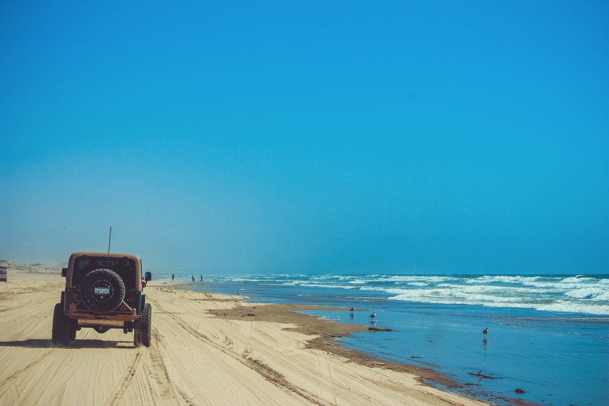 spacecadaddy's tweet photo. Pretty day to drive on the beach! Must be a #jeepthing #offroad #polyperformance #photography #ContentMarketing #ContentCreation https://t.co/PwtUrOIilJ