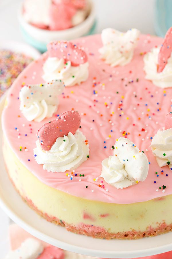 Important: FROSTED ANIMAL COOKIE CHEESECAKE #recipe via <a href="/Life_Love_Sugar/">Lindsay</a> buff.ly/2u4v9H1