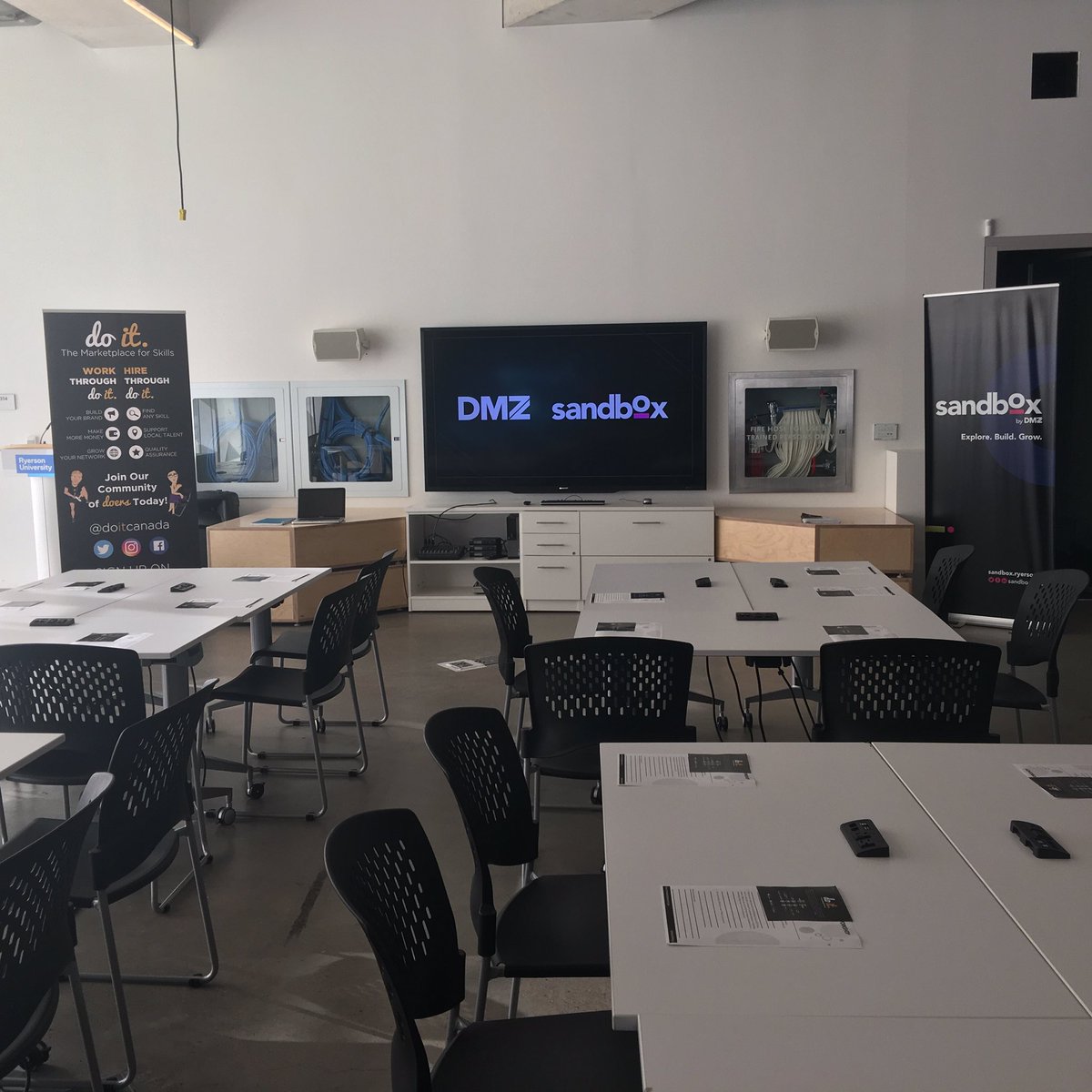 doitcanada's tweet image. Our personal branding workshop at @SandboxDMZ is about to start!