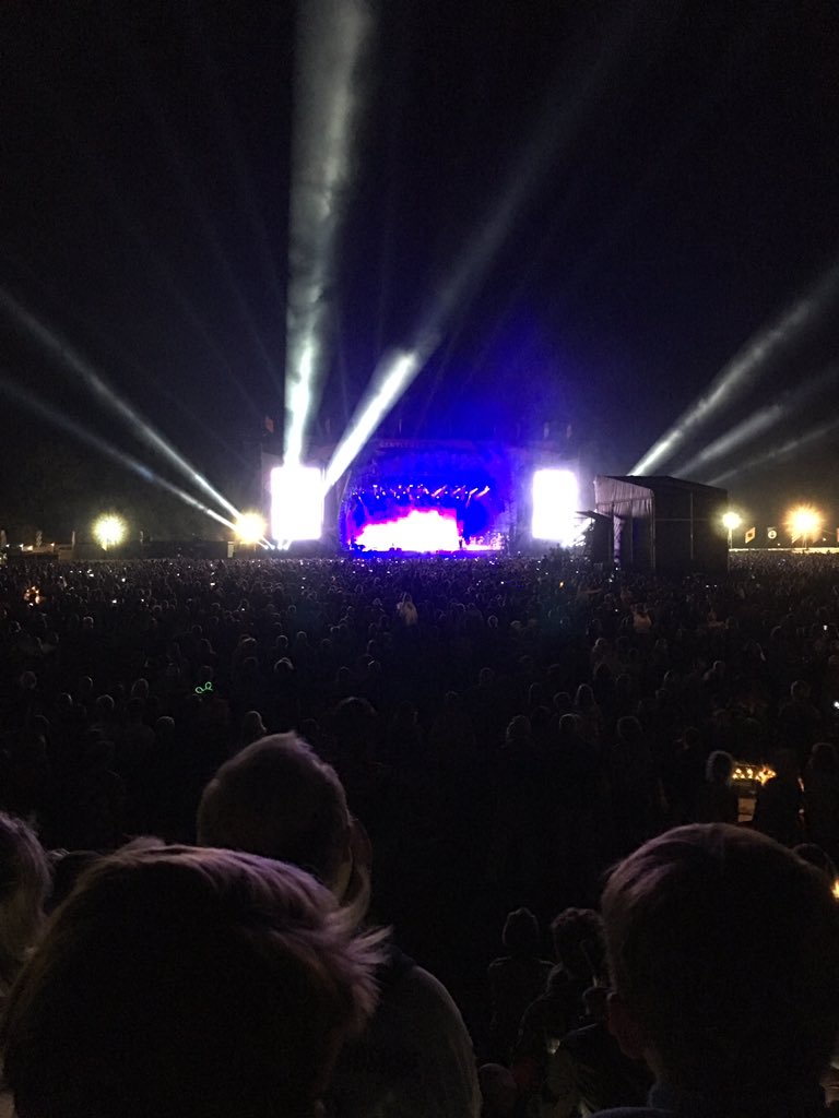 jo_fjcbailey's tweet photo. @TiffSandwell Mumfords were amazing, really surprised at how good they were, could easily headline at Glastonbury xxx https://t.co/3vlKeNG0OI
