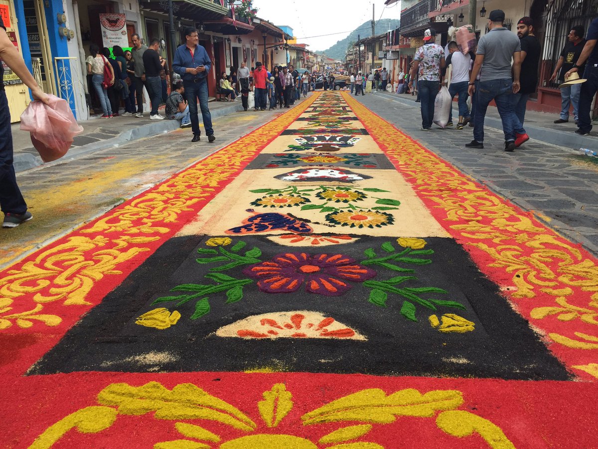XicoVeracruzMx's tweet photo. Hoy inician las fiestas centrales en Honor a Sta Ma Magdalena en #XicoVeracruz ven y vive la magia de nuestra gente, hoy visita la Alfombra https://t.co/IAoFgRx6H4