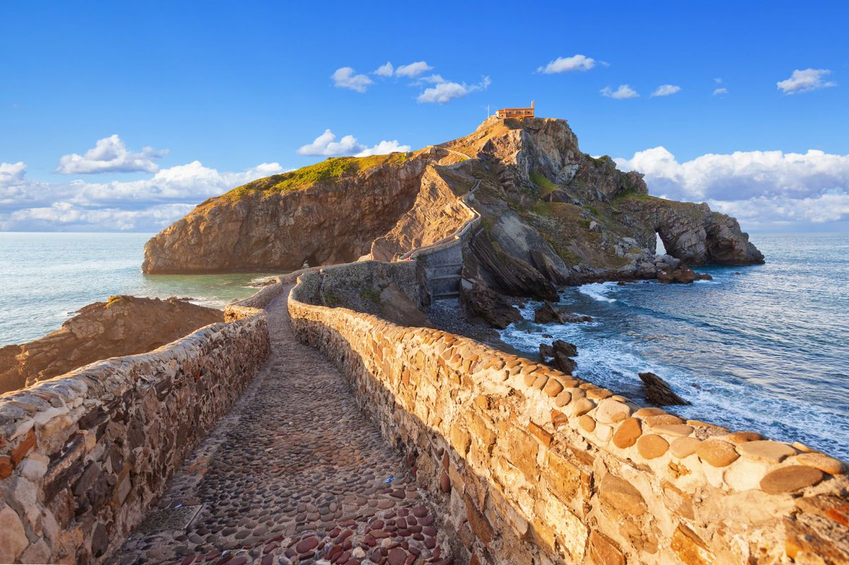 EspanaEnLatam's tweet image. Rocadragón, el lugar donde se conocerán Jon Nieve y Daenerys.
O mejor dicho, bienvenidos a ¡San Juan de #Gaztelugatxe!
#JuegoDeTronos #spain