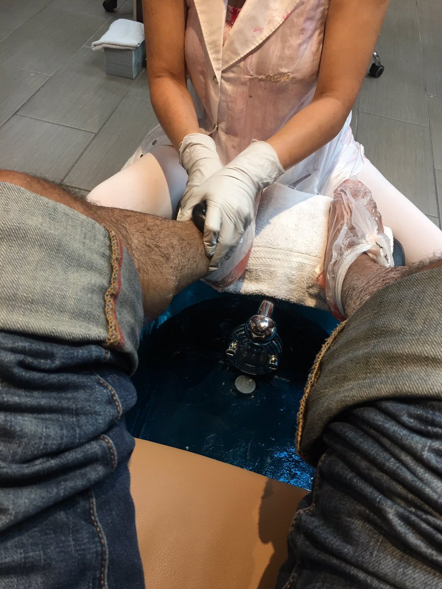 CMurphysLaw's tweet photo. I mean you will NEVER catch me slippin'. #paraffin #hotstone #feetonfleet https://t.co/XZT1BNoVP4