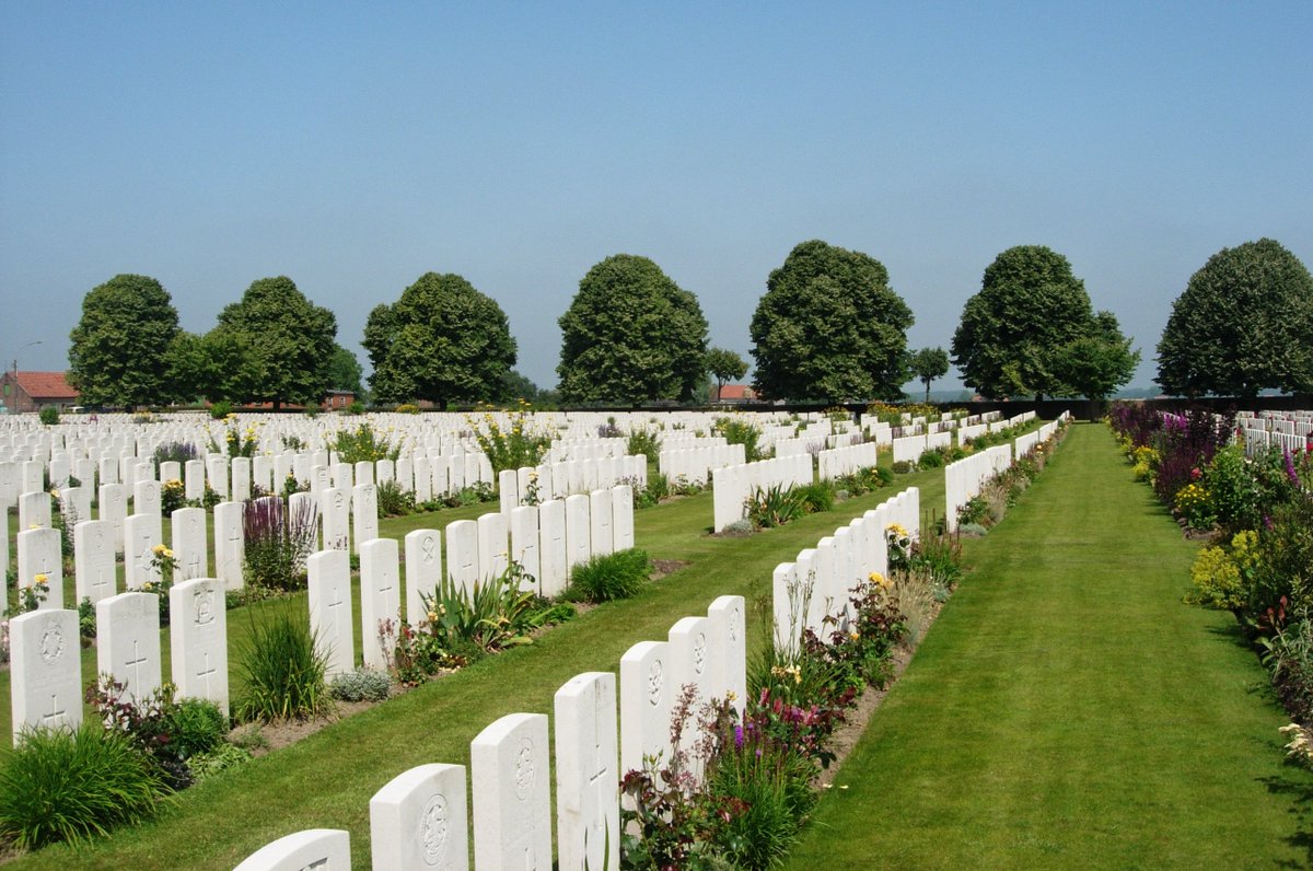 Nine <a href="/CWGC/">Commonwealth War Graves</a> cemeteries and memorials with a direct link to Passchendaele: ow.ly/TkHt30dBkB0  #WeAreCWGC #Passchendaele100