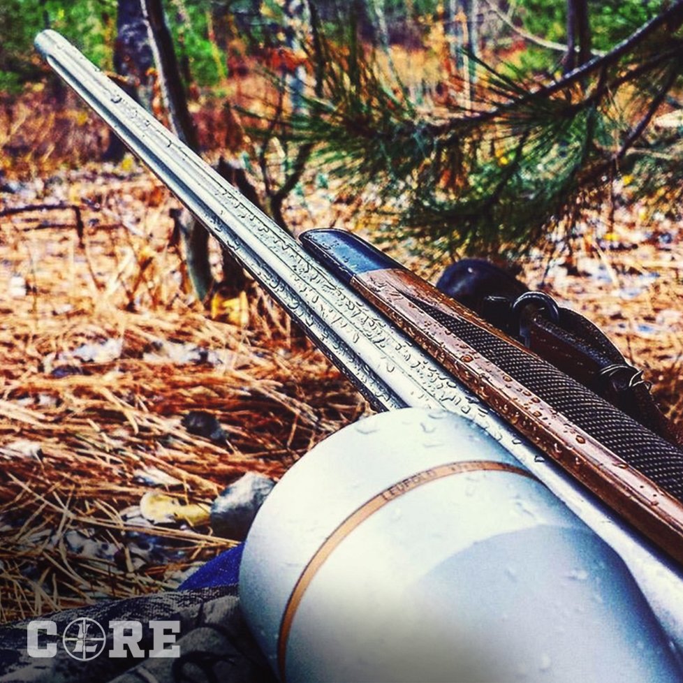 LeupoldOptics's tweet photo. “Cold and rainy days during elk season are the best." // #LeupoldCore Photo // #waterproof #fogproof #LeupoldCore #ElkHunting https://t.co/b90N4oQEI7