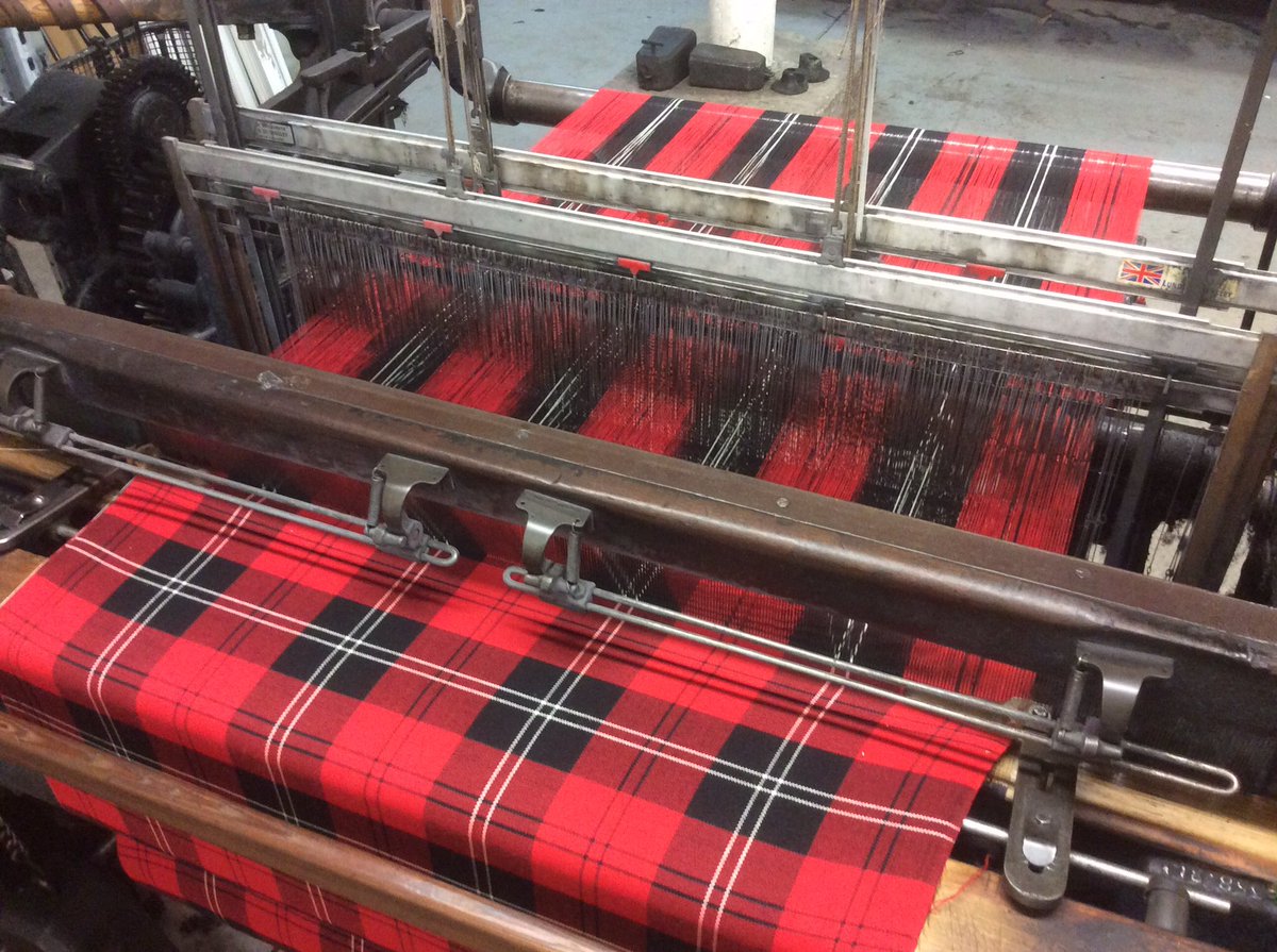 goldbroscorp's tweet photo. Considering having a tartan designed and woven? No better place than the #TartanWeavingMill on #Castlehill #RoyalMile @RoyalMileEdin https://t.co/kLpYwDpxIF