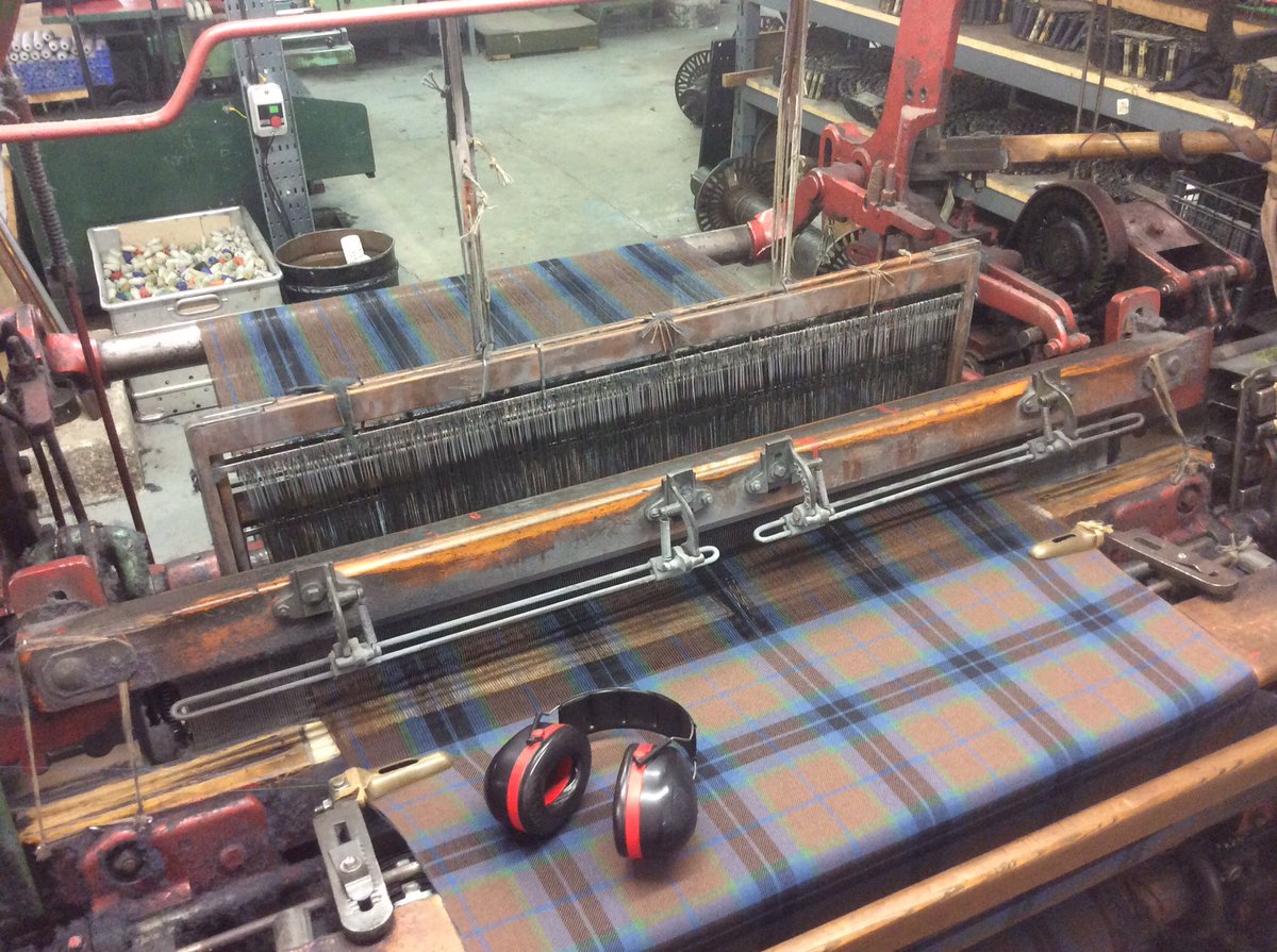 goldbroscorp's tweet photo. Considering having a tartan designed and woven? No better place than the #TartanWeavingMill on #Castlehill #RoyalMile @RoyalMileEdin https://t.co/kLpYwDpxIF