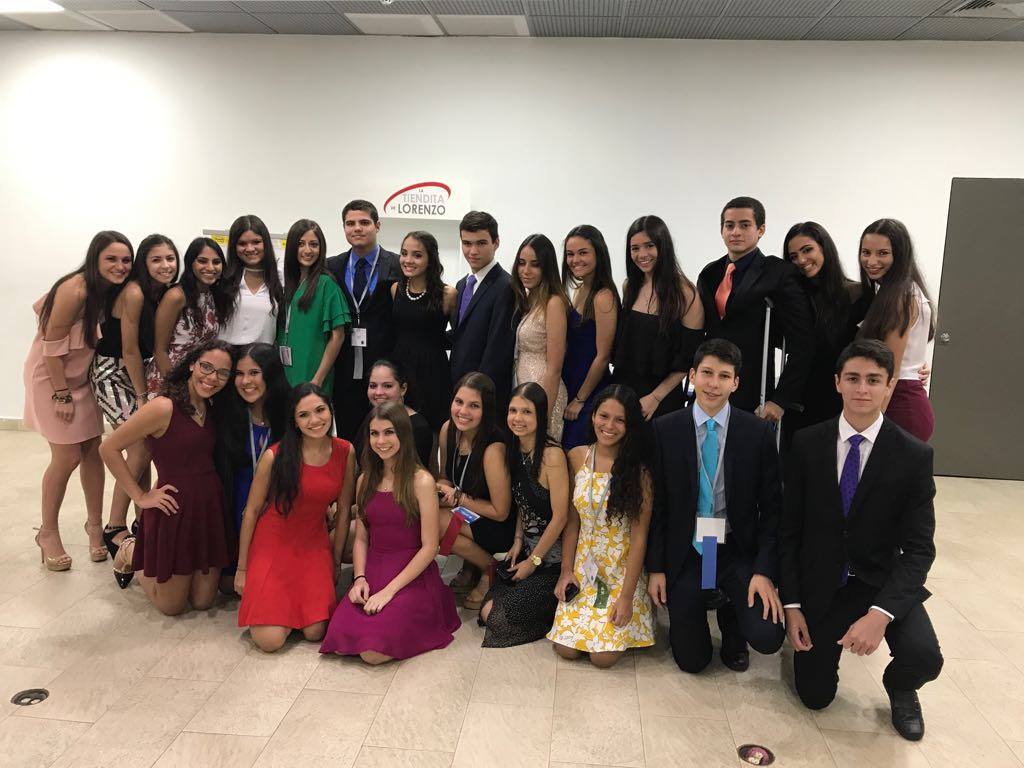ColegioBrader's tweet photo. Felicitamos al grupo de estudiantes de 10° y 11° que representaron al #ColegioBrader en el Lorenzo De Zavala Youth Legislative Session, https://t.co/swasJS4Icg