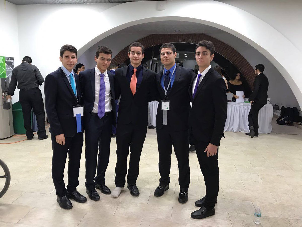 ColegioBrader's tweet photo. Felicitamos al grupo de estudiantes de 10° y 11° que representaron al #ColegioBrader en el Lorenzo De Zavala Youth Legislative Session, https://t.co/swasJS4Icg