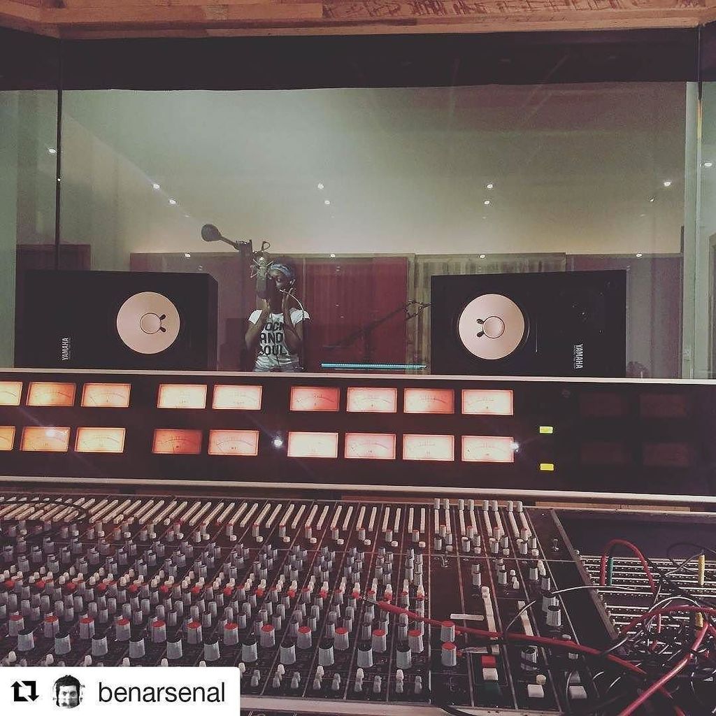 SpiceHouseSound's tweet photo. #Repost @benarsenal
In the mix with @evaniwithav at @spicehousesound #housemusic #soul #disco #worldtown

#spiceho… https://t.co/q9LlyWuKve https://t.co/oyNrn63Irw