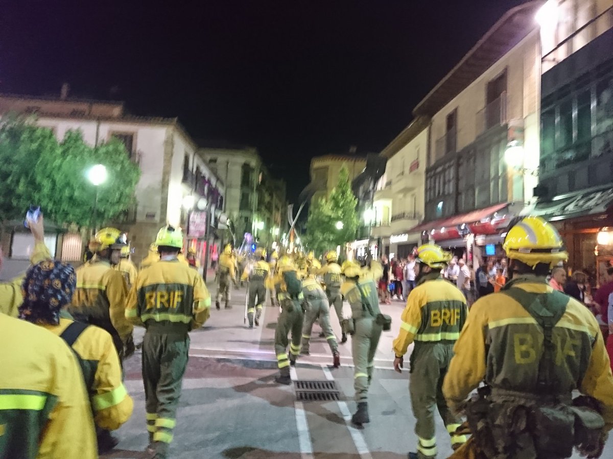 briflubia's tweet photo. Muchas gracias por acompañarnos y por vuestro apoyo!! #Soria 👏 👏 👏 #BrifenLucha #somosbomberosforestales https://t.co/zmjHsaYA7e