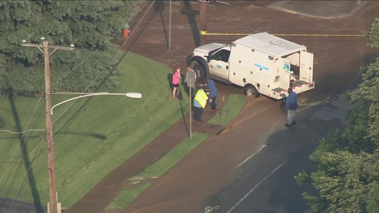 Water Main Break Shuts Down Intersection In Philadelphia http://bit.ly ...