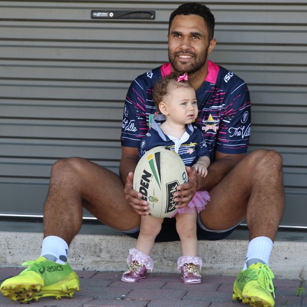 JUST CAUSE: <a href="/Juz_e/">Justin O'Neill</a> and daughter Giselle at Cowboys HQ for #WomeninLeague media opp
#NRLCowboysWarriors #ridemcowboys