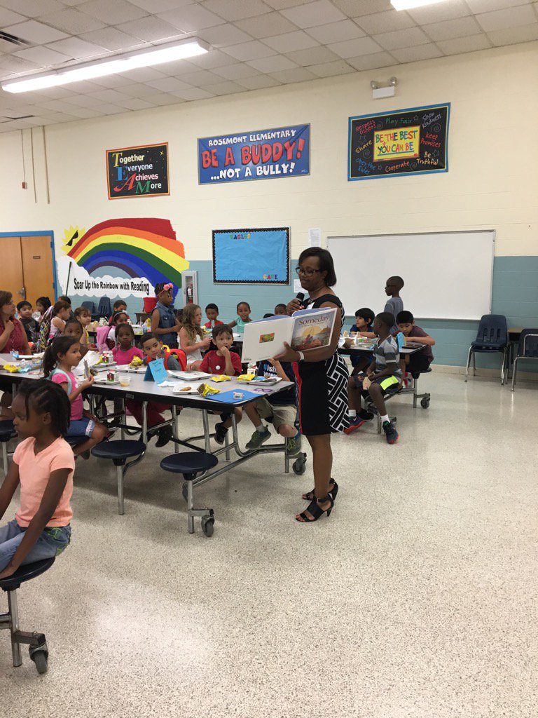 757Cobb's tweet photo. The students are loving our guest readers at our summer program @757Cobb @RosemontEagles @VBTitleI https://t.co/P5mujNuyPN