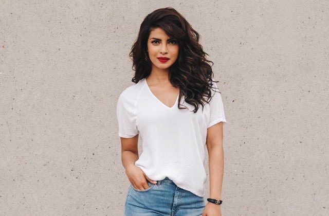 SpreadGirlLove's tweet photo. Wishing the beautiful @priyankachopra a very, VERY happy (belated) birthday!!! 🎊💙🎂🎉 #GirlLove https://t.co/7GkiBeeuic