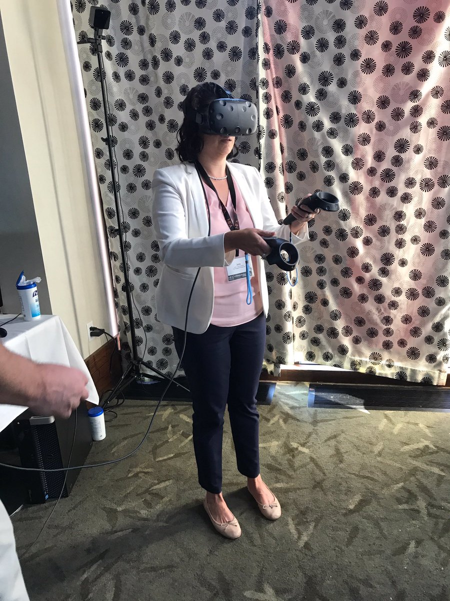 JulieSchultz79's tweet photo. My first virtual reality experience @HFA_AE showing @NewEnglandDev @OutletsofDSM #openingoctober @ICSC #icsc #newengland ๐ฑ๐๐ป https://t.co/iVYh5mgoXi