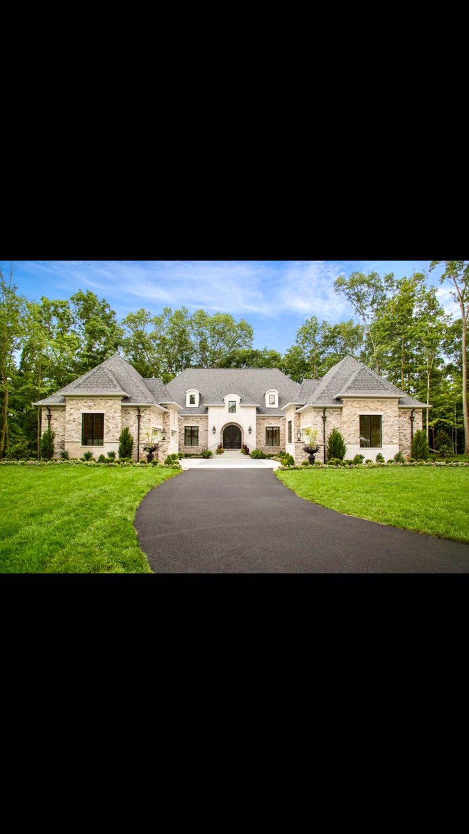 lawnscapescincy's tweet photo. Fun time last night viewing our two landscape projects at Homearama. #homearama2017 #comegrowwithus https://t.co/Bm240GE0uq
