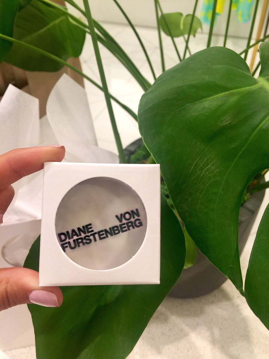 DVFSouthCoast's tweet photo. Shout out to @Selfiecookie for creating these cute cookies for our event with @EllevateNtwk tonight!!😍 #DVFSouthCoastPlaza #selfiecookie https://t.co/GIcaM1FJ4F