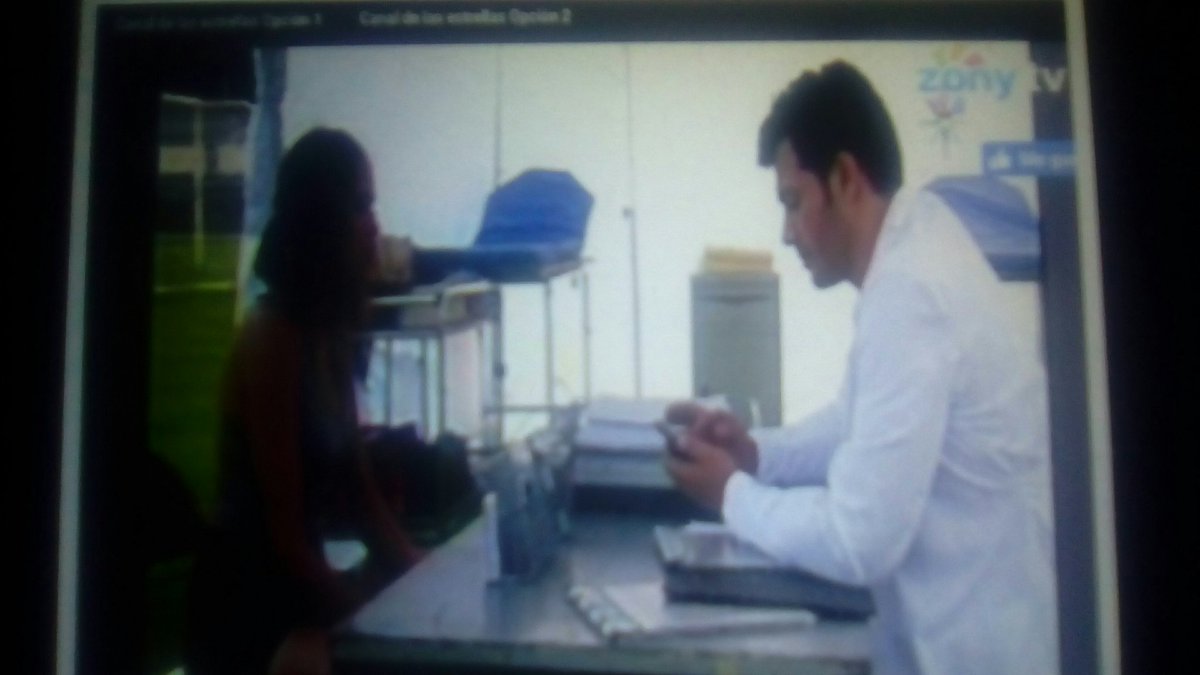carola_rossel's tweet photo. Esas miradas de #Raul me matan es un 🌞 le sonríe a #Victoria y yo me muero yoooo 😂😂 https://t.co/aQKlYeDUbk