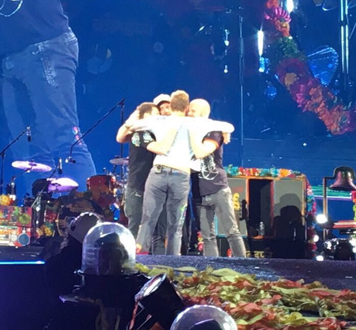 crests_of_waves's tweet photo. The hug https://t.co/1RjlzkNE59