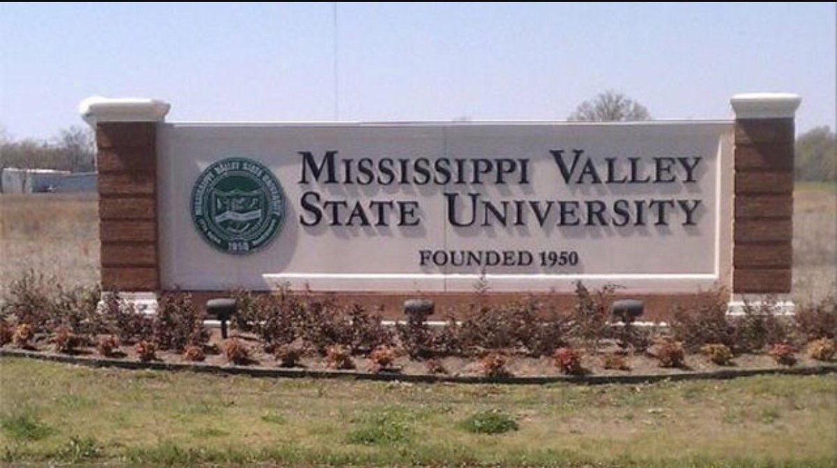 realhooooper's tweet photo. Blessed to say that I have decided to verbally commit to Mississippi Valley State University! #GoDevilettes 💚👹 https://t.co/0jkFhVOhKk