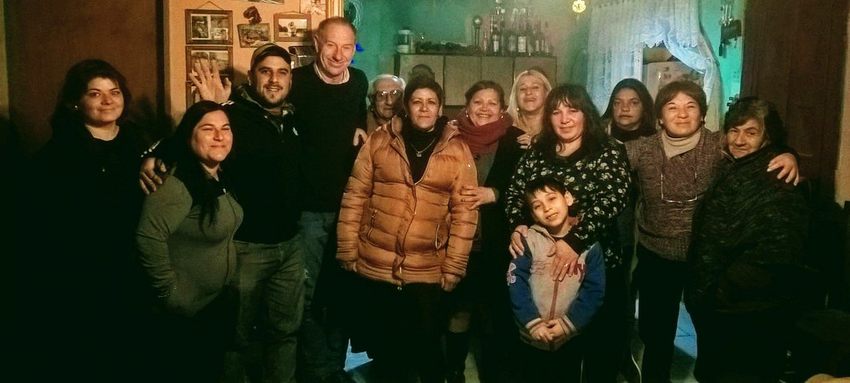 dariodaquinofv's tweet photo. Terminando la reunión con los vecinos de Don Orione. Gracias por el recibimiento. #UnidadCiudadanaFV. https://t.co/AQ14MbyJpL