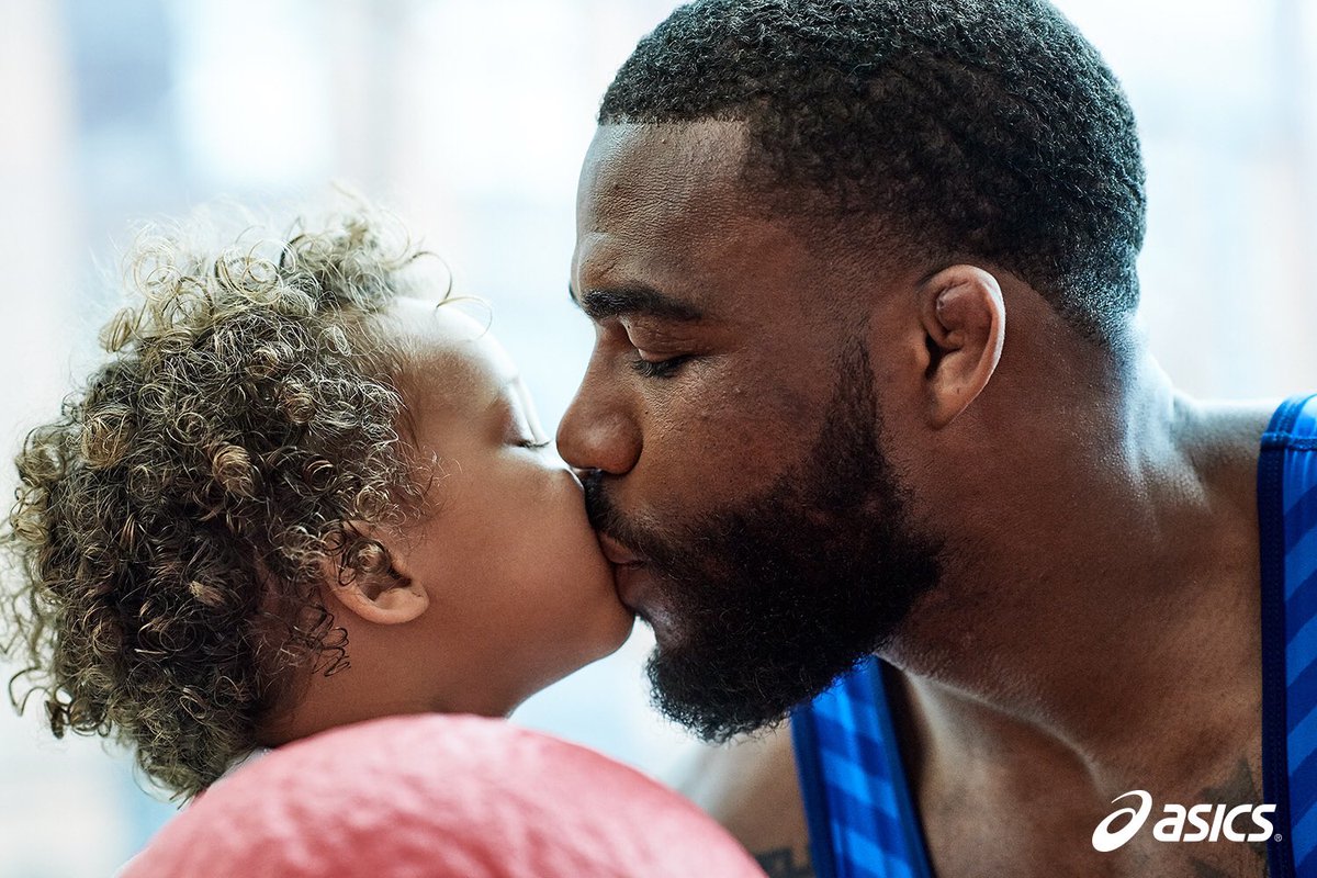 alliseeisgold's tweet photo. Happy 3rd Birthday to my little guy Beacon! https://t.co/N69aOAhzt2