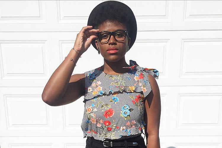 bleativestyle's tweet photo. Florals & Things. #ContrastStyle #style #personalstyle https://t.co/UkkMnL7vTy https://t.co/EV9ze48fwu