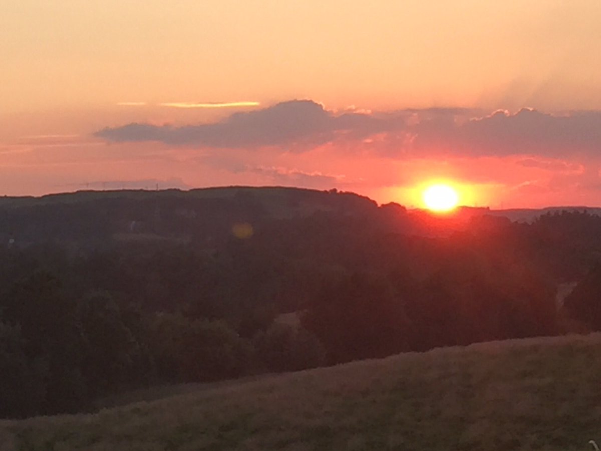 Scottishaye's tweet photo. #beautifulsunset #Inverclyde https://t.co/GbhzPtfXqP