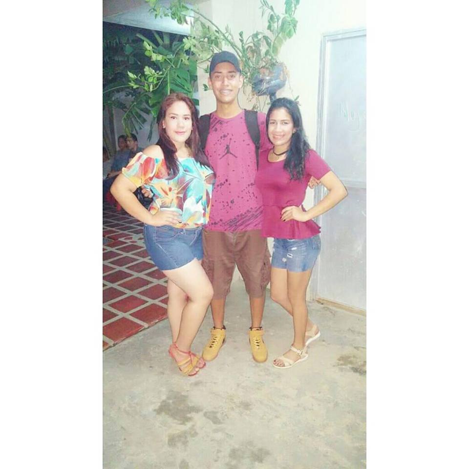 DannaRG10's tweet photo. Last nigth, friends🎓🍻 https://t.co/DqX75Jxxu0