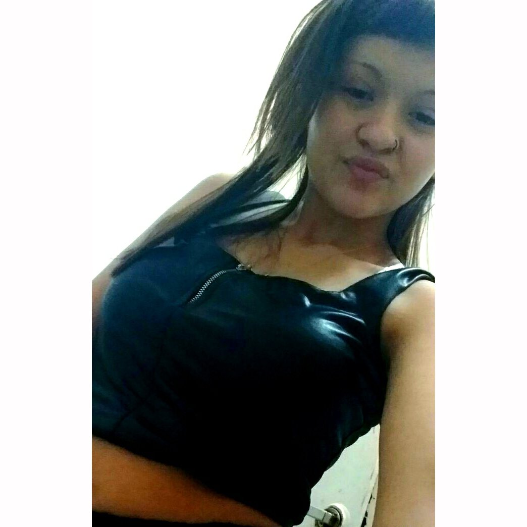 Aye27072961's tweet photo. #NuevaFotoDePerfil
Se perrea al que ella quiera y como esta buena ahora es ella #LaDelControl😈🎶 https://t.co/Eu7yv9d2Px