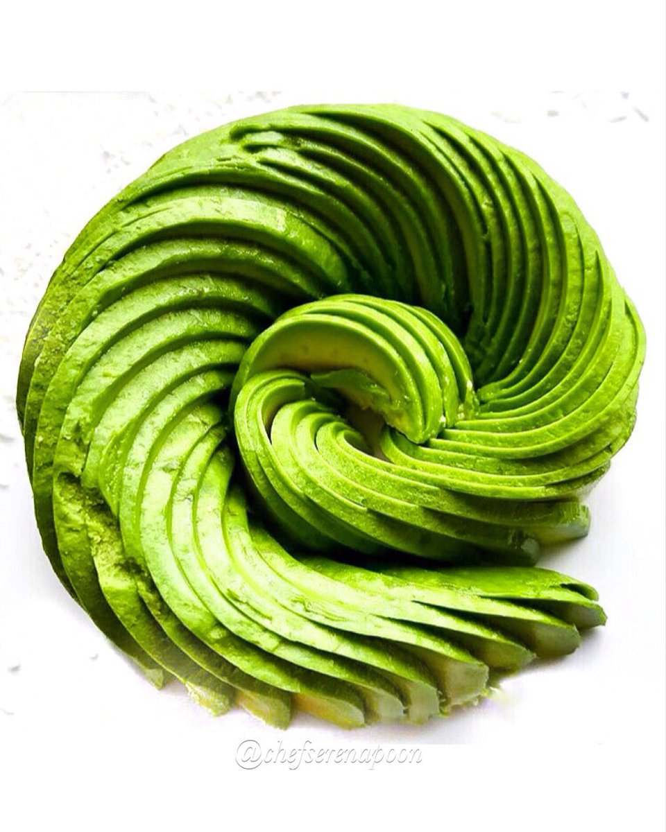 Serenapoon's tweet photo. Working on my #AvoRose game & then turning this into Chocolate Pudding π₯π« #AvocadoLove #healthychef π©π»βπ³#WellnessWednesday π« #SerenaLoves β₯οΈ https://t.co/alNzMIfKTF