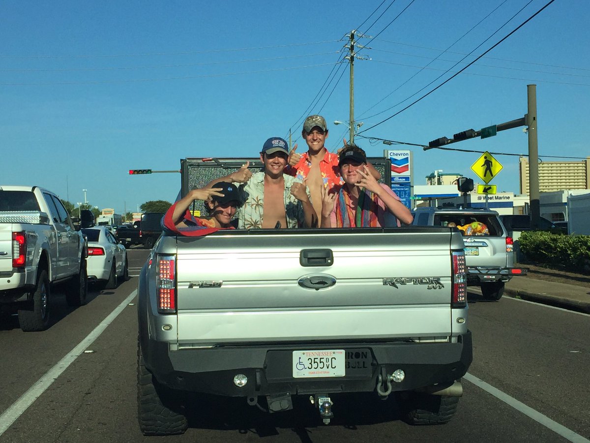 AndrewMcA19's tweet image. Shoutout to the dope mom that let me give her my phone at a stoplight. We'll miss you Susan