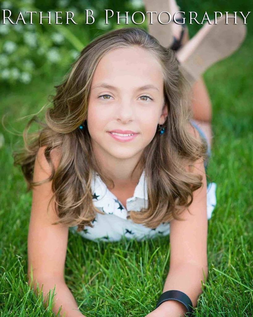 ratherbphoto's tweet photo. This sweetie braved some serious bugs for her session and just rocked it out! #teens #preteenphotography #preteeโฆ https://t.co/pXdvGlENCC https://t.co/CSbs7g2XKz