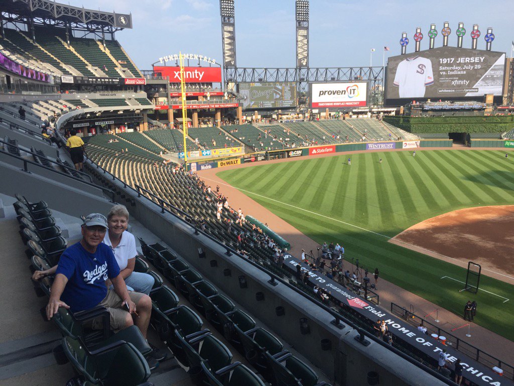 LeesaStoffers's tweet photo. Dodgers vs WhiteSox- do we really need to be this early to the ballpark? 😳 #baseballfanatics https://t.co/G6C5xv9nqM