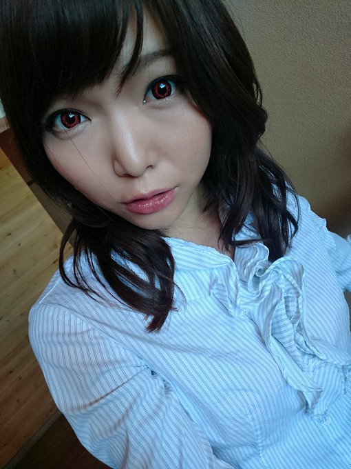 みんな～おはよう～🙌🌄  写メは最近の現場のだよーん  見事に汗だく😵 からの またもVRＴシャツ😏 お部屋では100人◯出しＴシャツかコレをヘビロテしてる😏😏😏  AV OPENと29日のﾌｧｰｽﾄ撮影会よろしくお願いします🙇✴