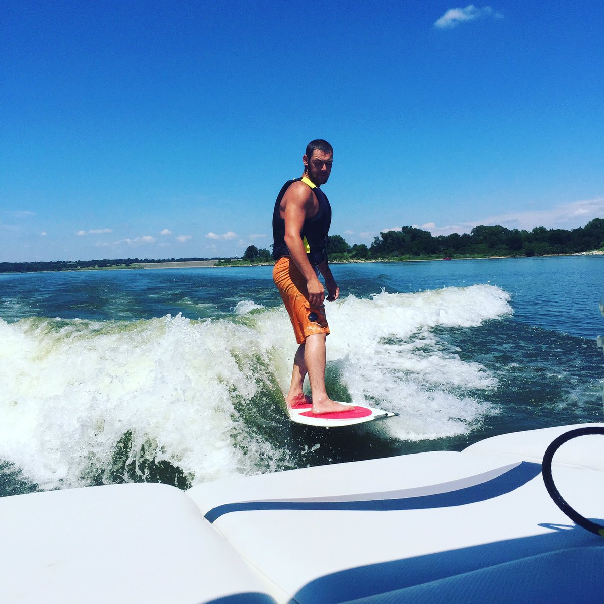 fowlhunter2's tweet photo. #lakedaysarethebestdays I'm so ready for the weekend to get my boat on the water https://t.co/p5nEay7Dmm