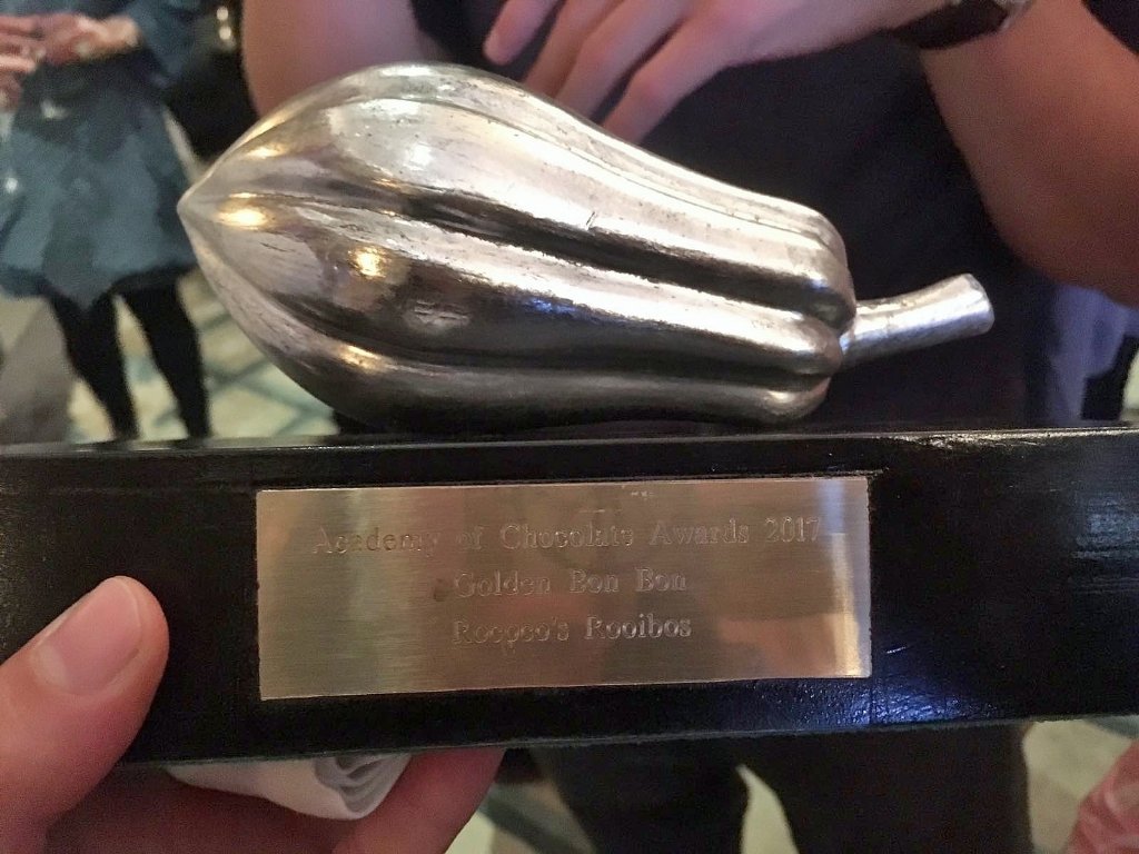 And the #aocawards Golden Bonbon goes to...us! Citrus Rooibos! Wahoo 😊 Fresh batch in <a href="/rococochocs/">Rococo Chocolates</a> shops  Saturday
