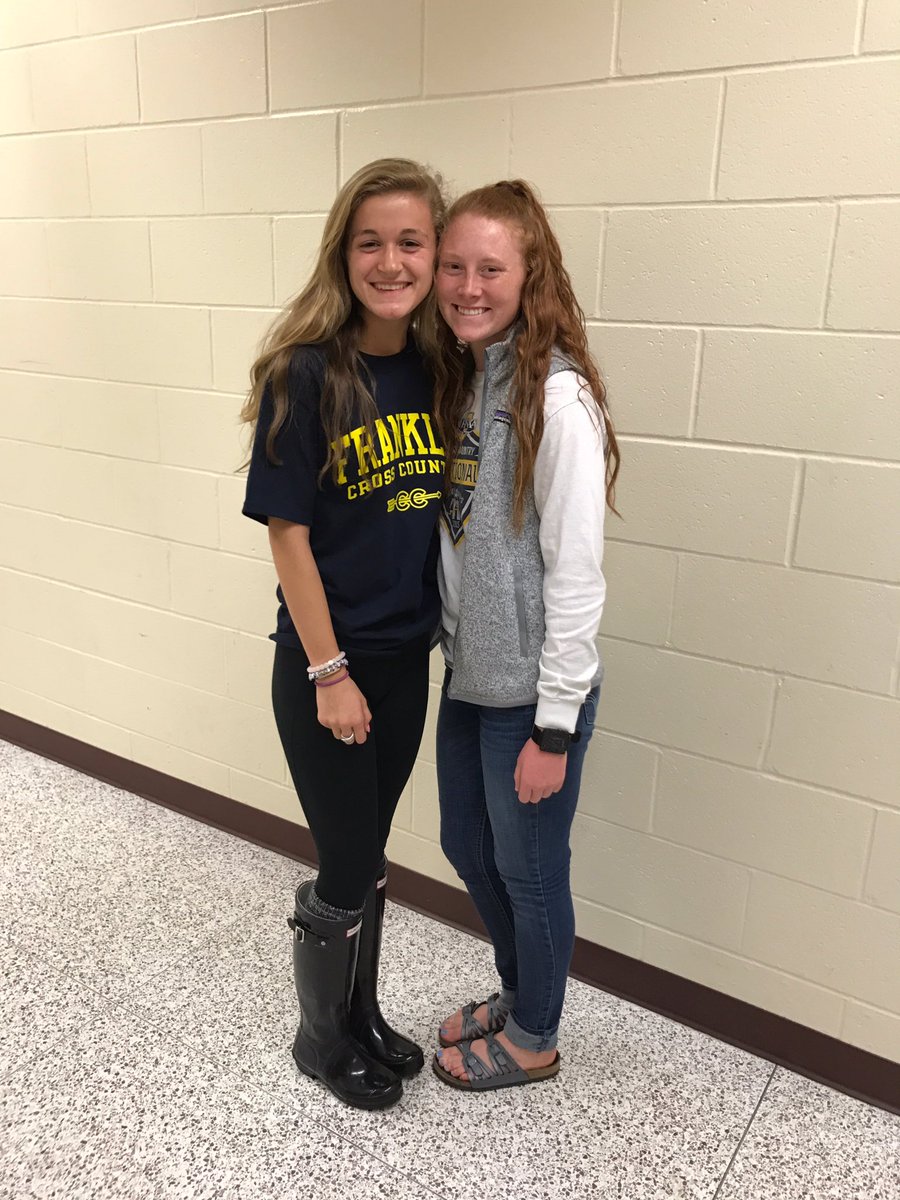 grace_esterline's tweet photo. happy birthday @sydni_9 you're so beautiful and kind and such a great friend, i hope your day is as great as you❣️🎉🍭 https://t.co/dXVuI3X0Bt