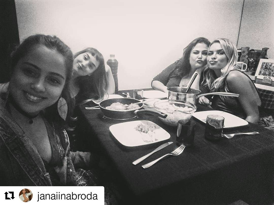 CentraLuaBlanco's tweet photo. Hoje eu acordei com uma saudade absurda dessas  gatas. 
#tbt #NiverCovinha #Moanas #naotemeta #saudades #meFazemUmBem [📷🌙] Via IG https://t.co/vBgUnn8lgk
