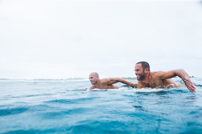 RollingStone's tweet photo. Jack Johnson and Kelly Slater talk the last minute surfing safari they took https://t.co/nPcytW6EXP https://t.co/uA7FuTOrj7