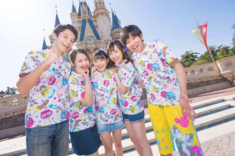 東京ディズニーリゾートpr 公式 この夏はおそろコーデで 夏 らしいカラフルなtシャツで お友だちとはもちろん 家族みんなでおそろコーデを楽しもう T Co P5jvnq1pcq Tシャツの日 東京ディズニーランド T Co X8l9kdafqn Twitter