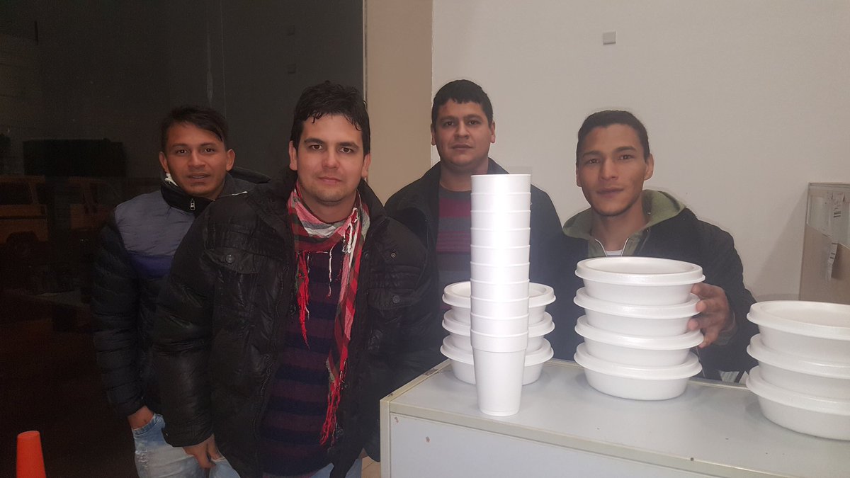 RepettoAnahi's tweet photo. #ahora Previa al día del amigo los jóvenes municipales salen a realizar asistencia a personas en situación de calle y traslados. Gran equipo https://t.co/ODmMKHwucB