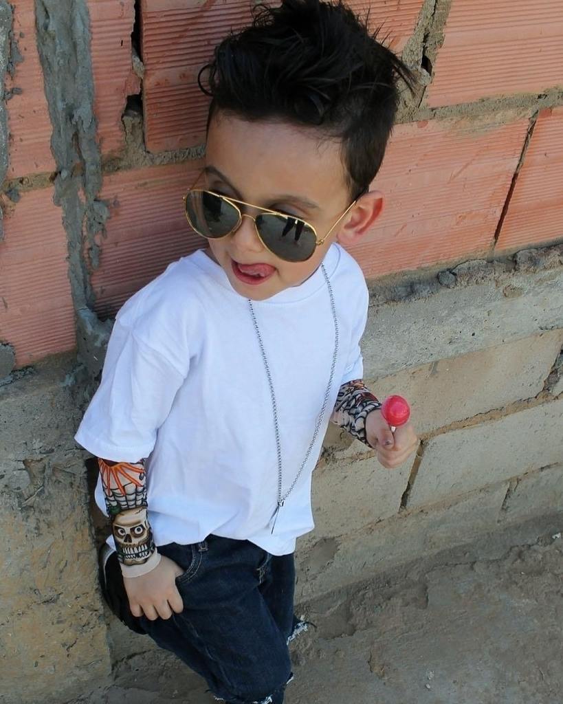 TotTude's tweet photo. Karam just chillin' in his tat tee 😎🤘🏼⭐️
.
#tottude #kidsfashion #instafashion #handmade #etsyseller #etsyshop #co… https://t.co/vzikXrCxZs https://t.co/qcQztWg3Xo